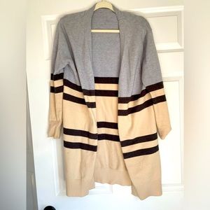 Women’s thick long cream & grey tunic cardigan.